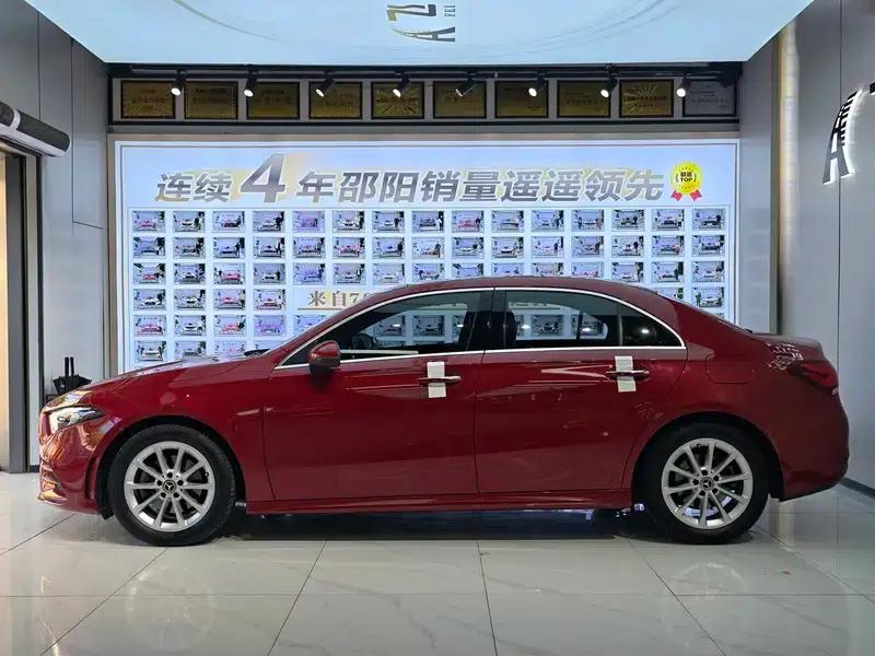 Mercedes-Benz A-Class 2021 A 200 L Sport Sedan Fashion Edition — миниатюра 4