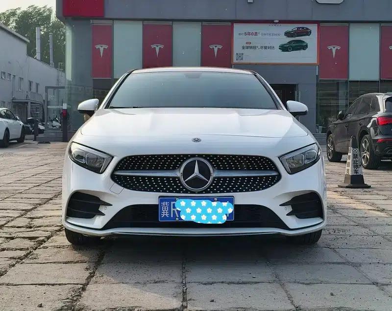 Mercedes-Benz A-Class 2020 Facelift A 200 L Sport Sedan Dynamic Edition — миниатюра 2