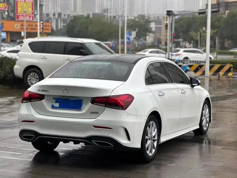 Mercedes-Benz A-Class 2019 A 200 L Sport Sedan First Edition — миниатюра 4