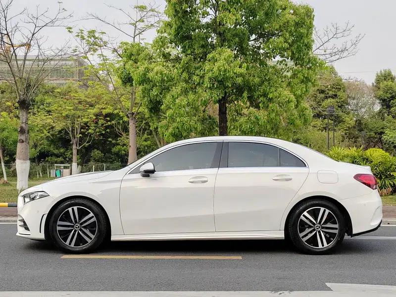 2019 Mercedes-Benz A-Class A 180 L Sport Sedan — миниатюра 4