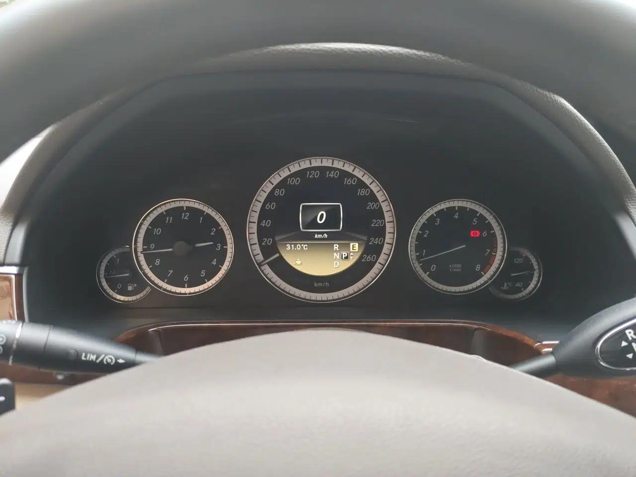 Mercedes-Benz E-Class 2012 E 200 L CGI Elegant Model — миниатюра 11