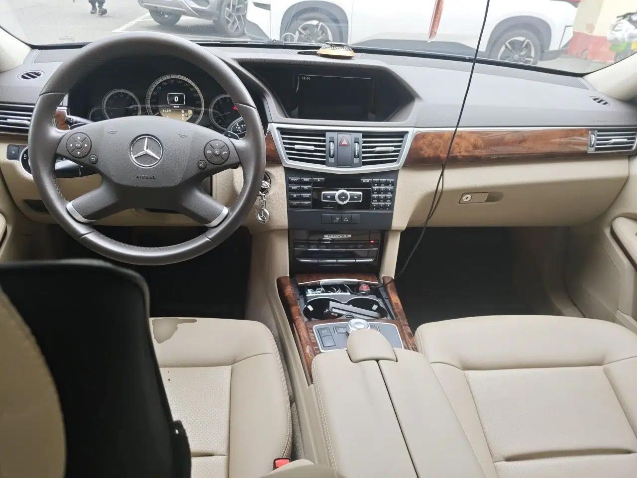 Mercedes-Benz E-Class 2012 E 200 L CGI Elegant Model — миниатюра 9