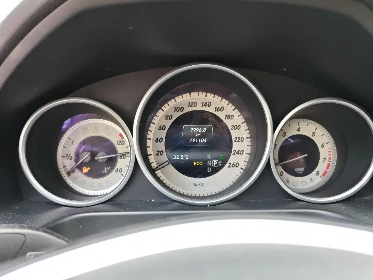 Mercedes-Benz E-Class 2015 Revised E 180 L Sport Edition — миниатюра 12