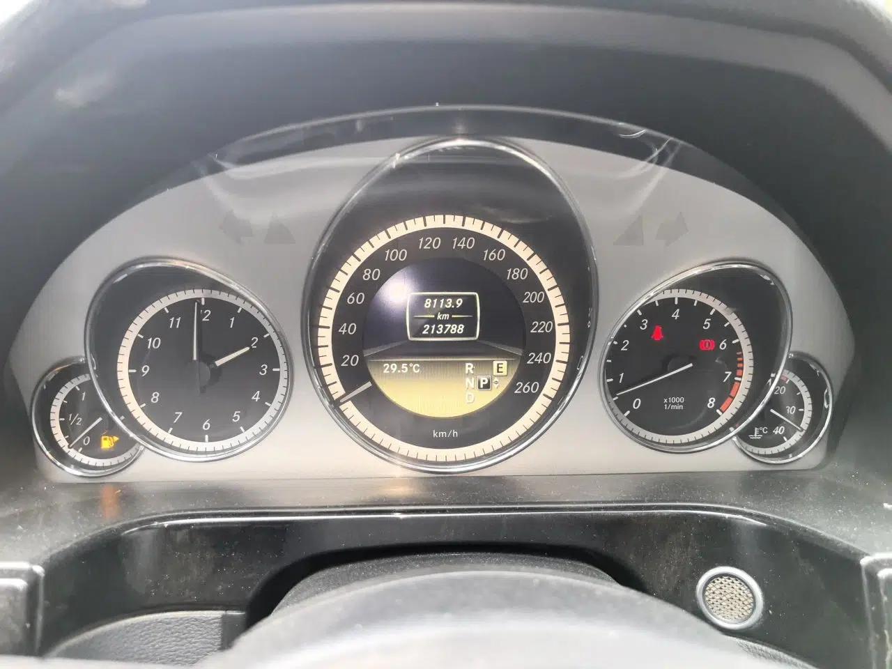 Mercedes-Benz E-Class 2012 E 300 L Fashion Model — миниатюра 11
