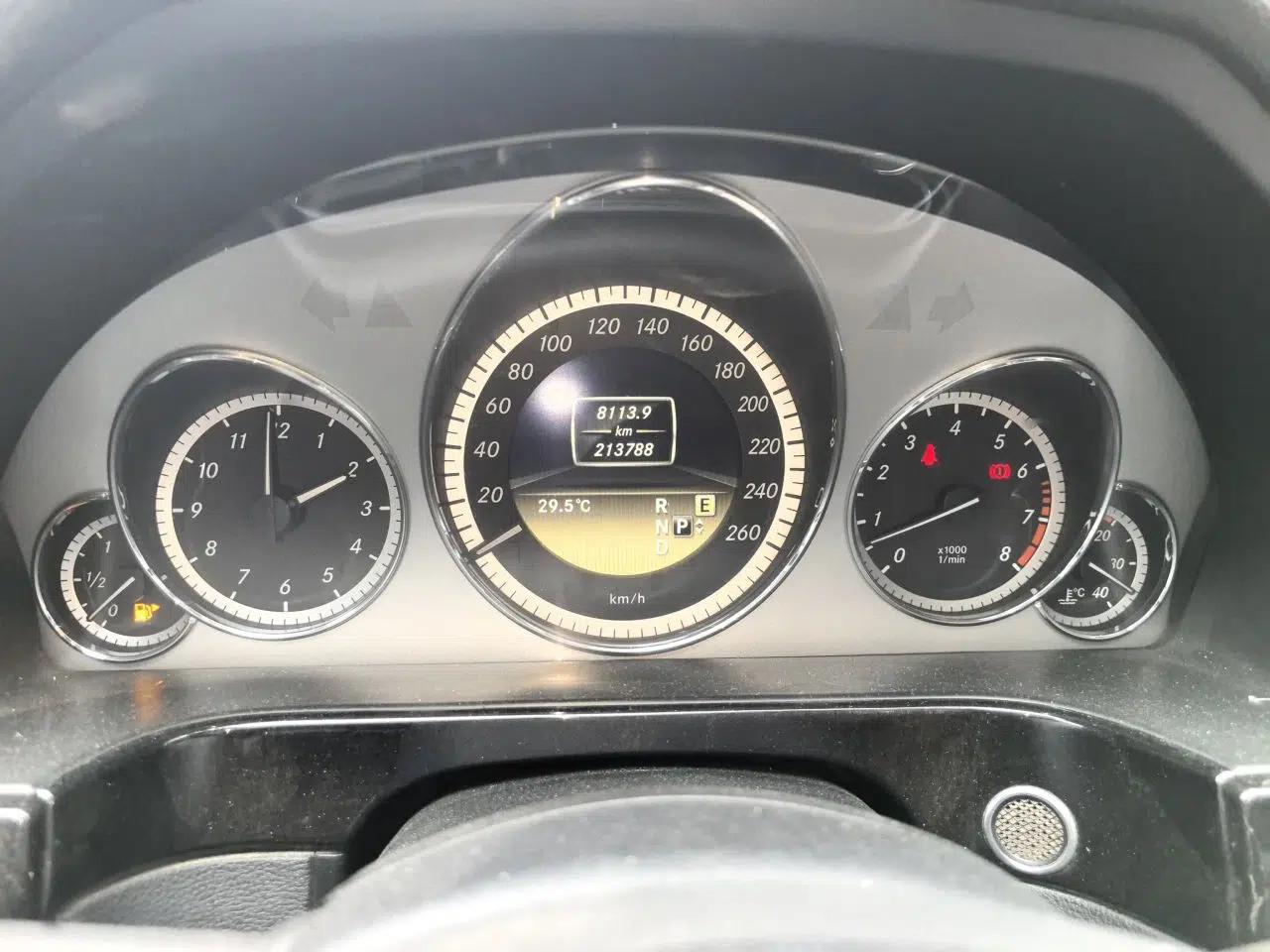 Mercedes-Benz E-Class 2012 E 300 L Fashion Model — миниатюра 12