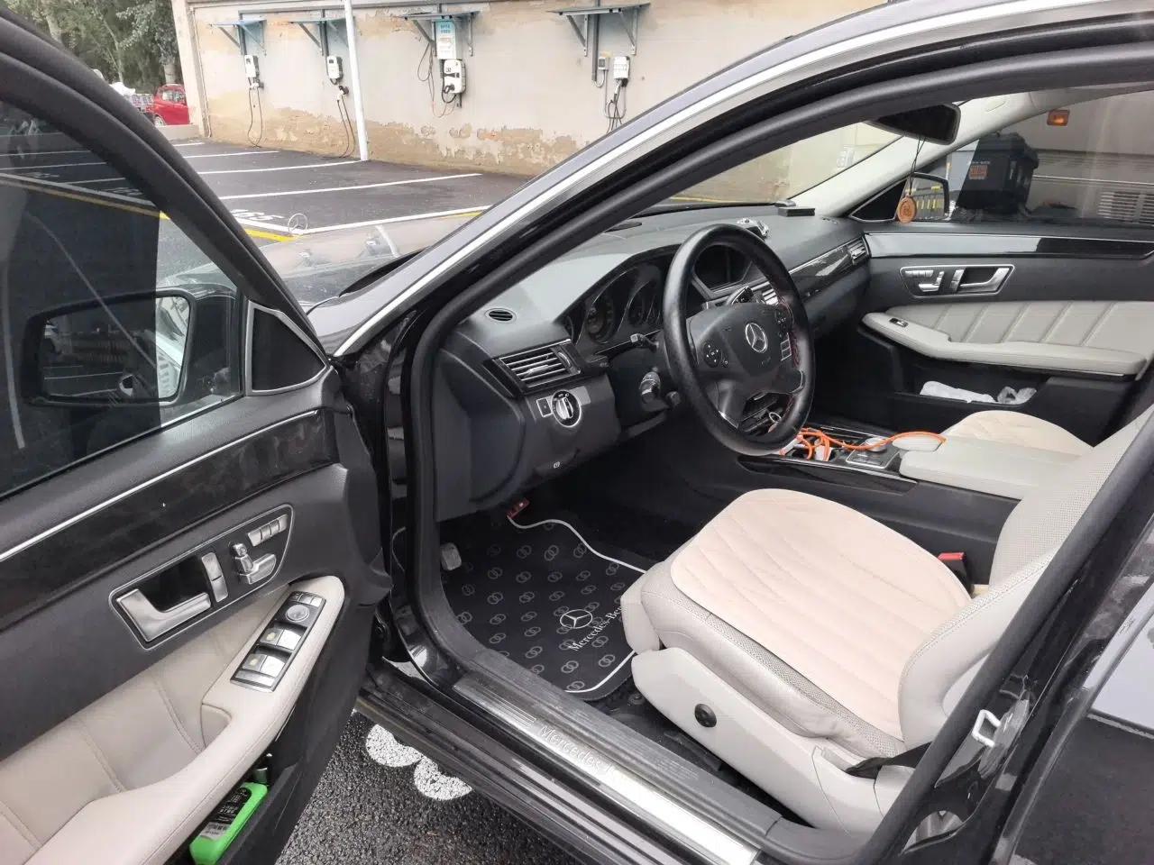 Mercedes-Benz E-Class 2012 E 300 L Fashion Model — миниатюра 16