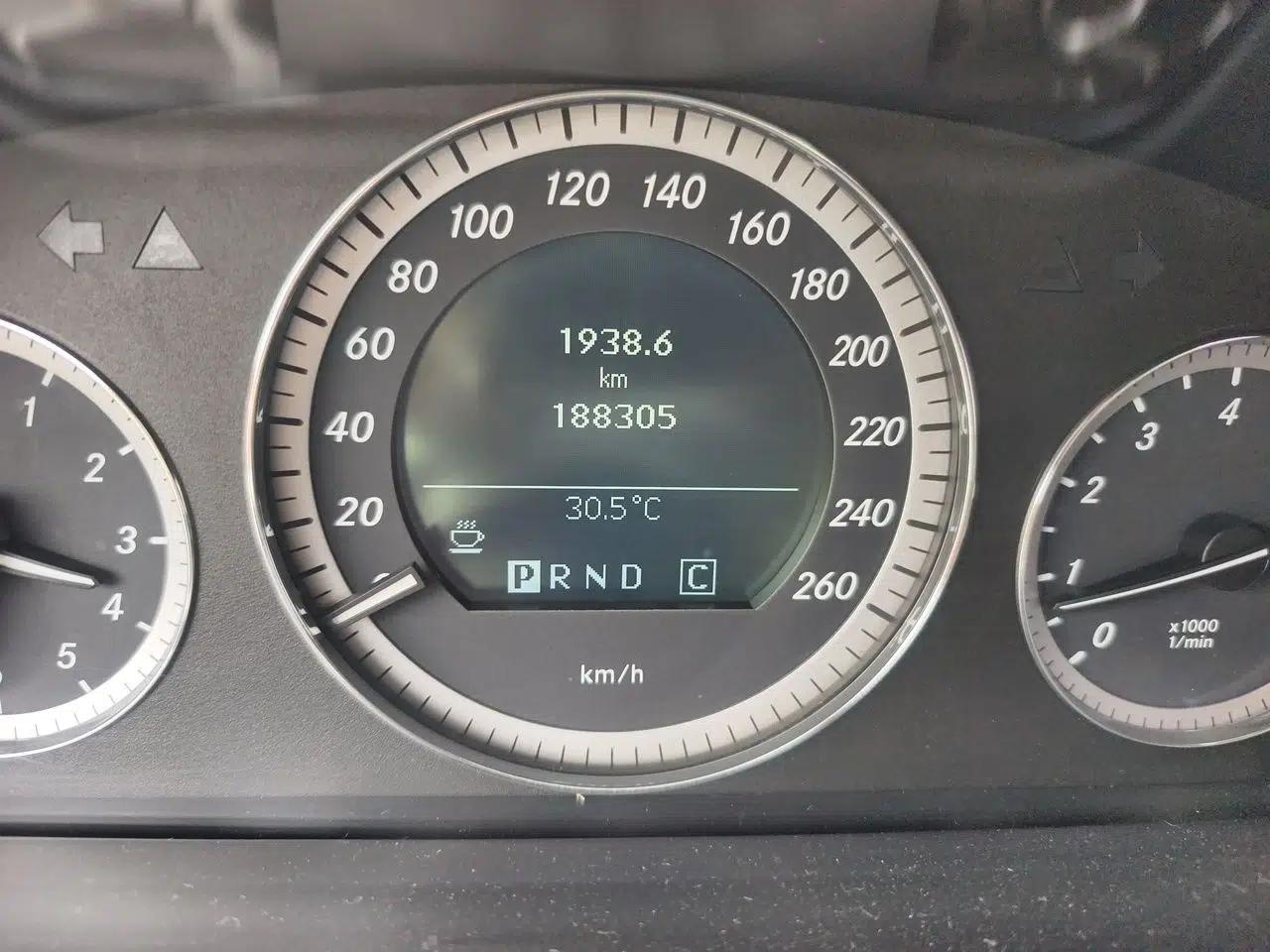 Mercedes-Benz E-Class 2010 E 200 CGI Elegant Model — миниатюра 12