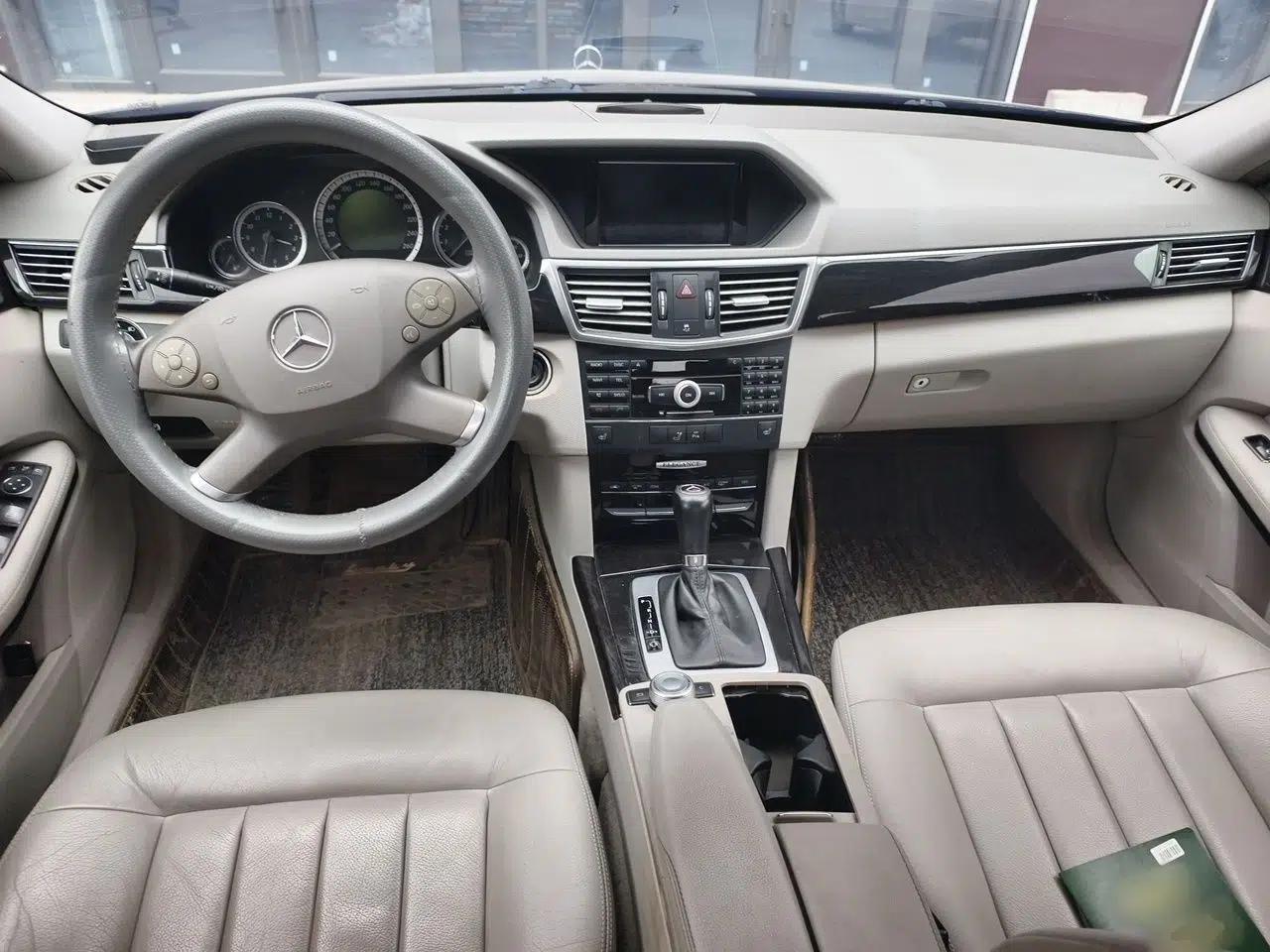 Mercedes-Benz E-Class 2010 E 200 CGI Elegant Model — миниатюра 9