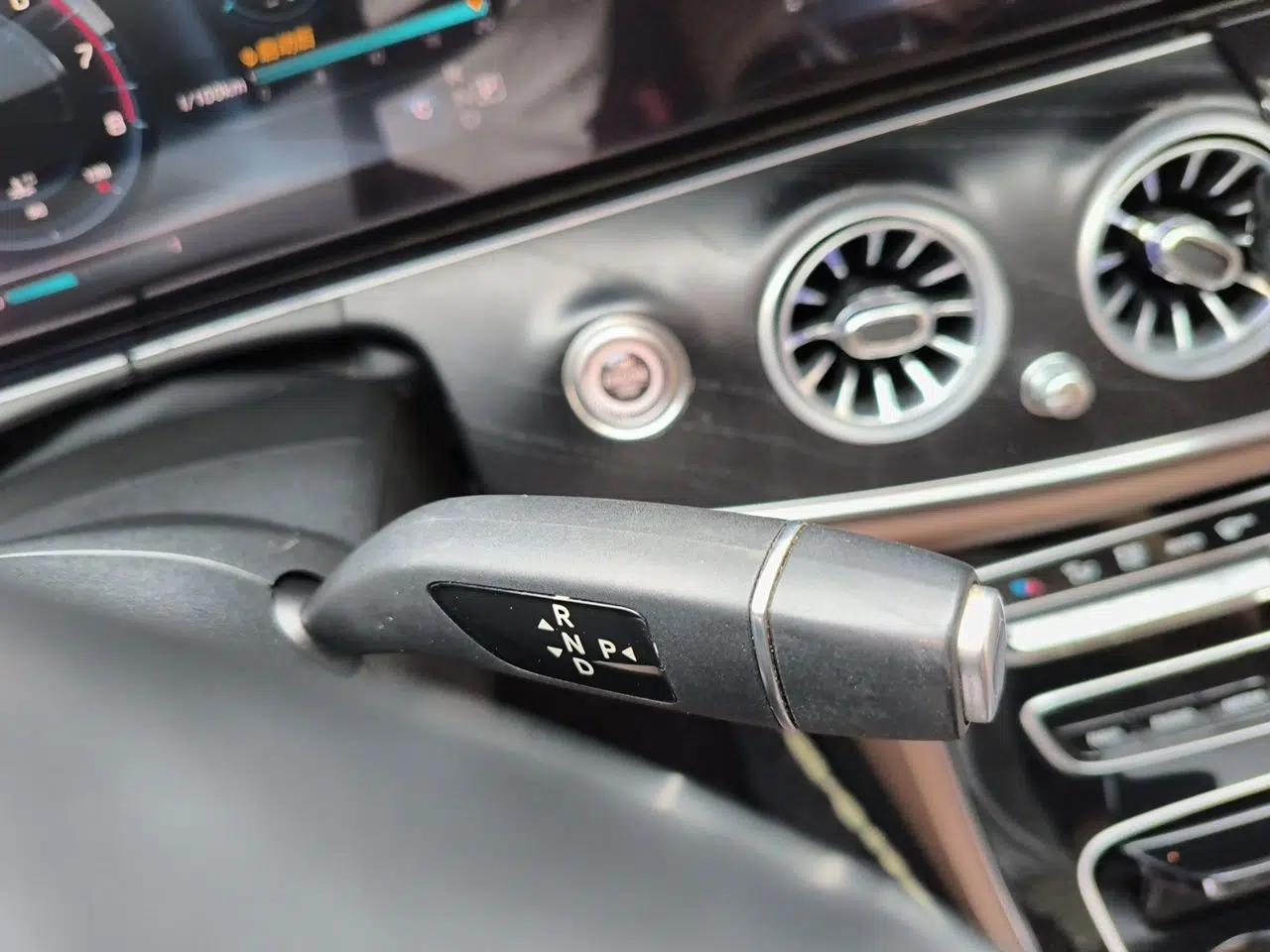 Mercedes-Benz E-Class 2017 E 300 L Sporty and Stylish Model — миниатюра 14
