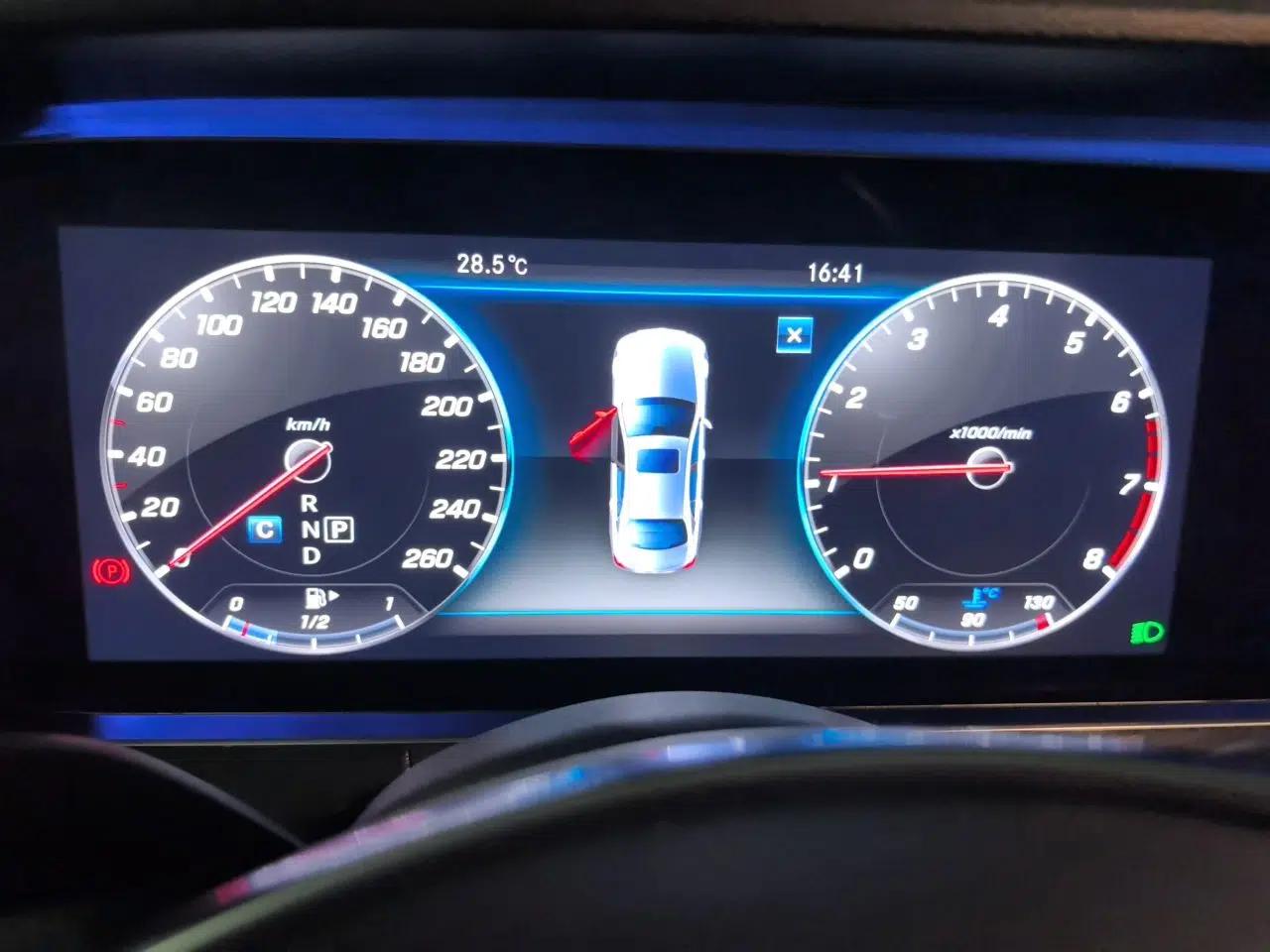 Mercedes-Benz E-Class 2018 E 300 L Sporty and Stylish Model — миниатюра 11