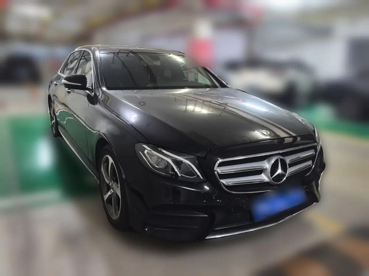 Mercedes-Benz E-Class 2018 E 300 L Sporty and Stylish Model — миниатюра 3
