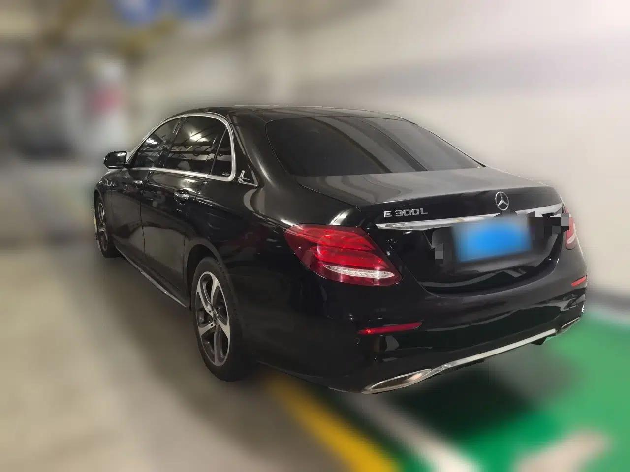 Mercedes-Benz E-Class 2018 E 300 L Sporty and Stylish Model — миниатюра 4