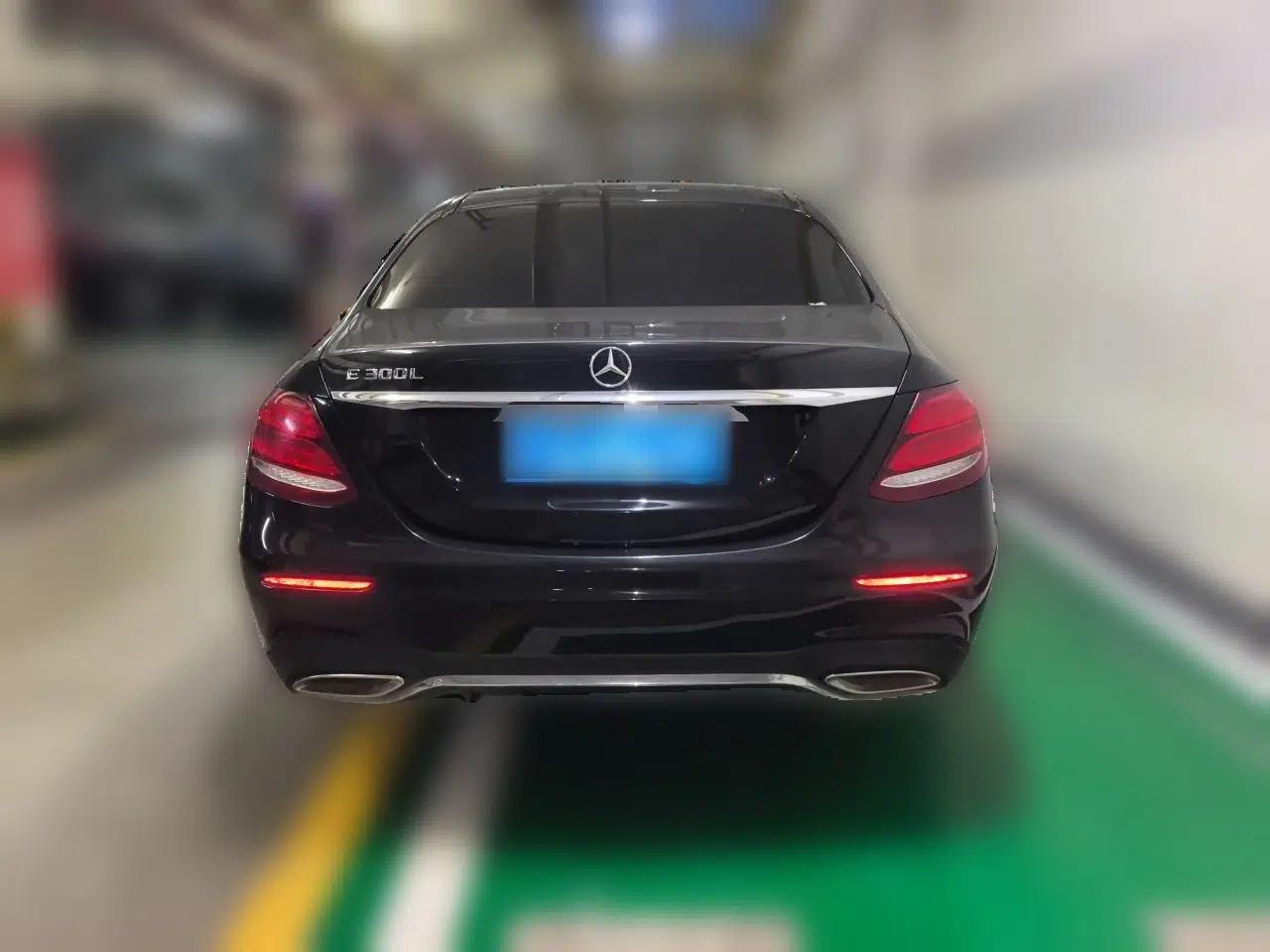 Mercedes-Benz E-Class 2018 E 300 L Sporty and Stylish Model — миниатюра 5