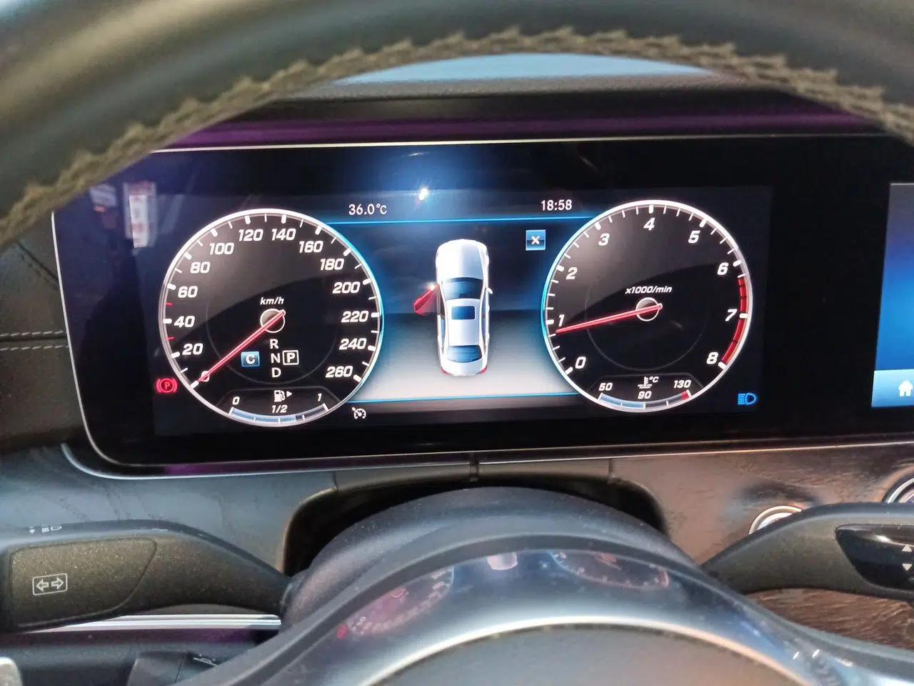 Mercedes-Benz E-Class 2019 E 300 L Sporty and Stylish Model — миниатюра 11