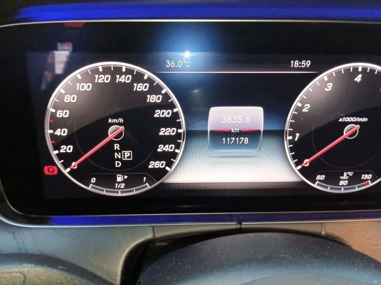 Mercedes-Benz E-Class 2019 E 300 L Sporty and Stylish Model — миниатюра 12