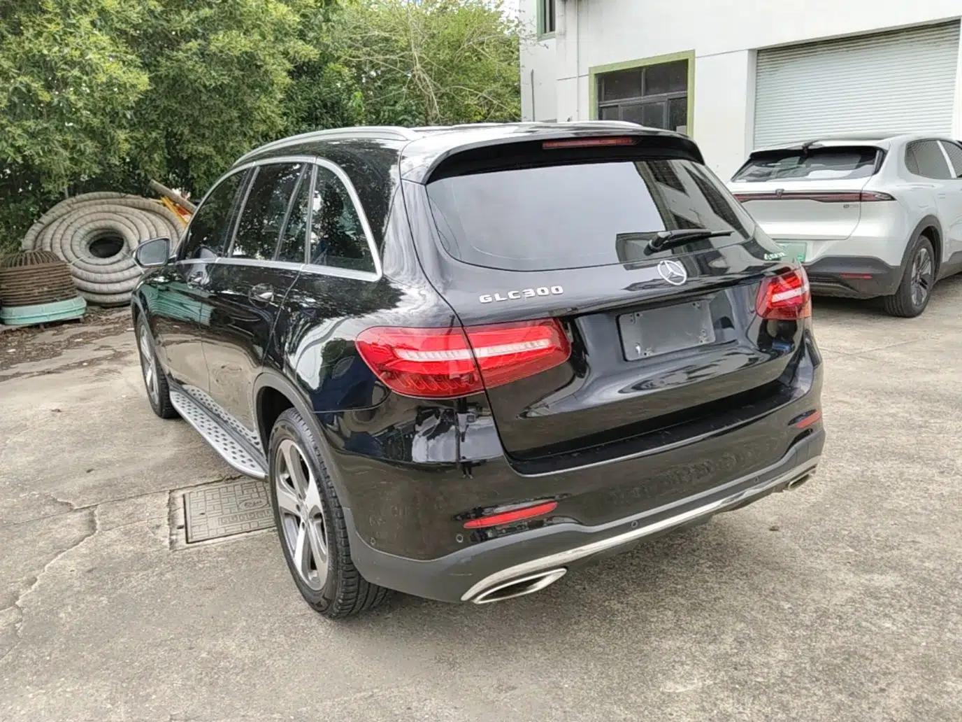 Mercedes-Benz GLC 2017 GLC 300 4MATIC Sport Edition — миниатюра 4