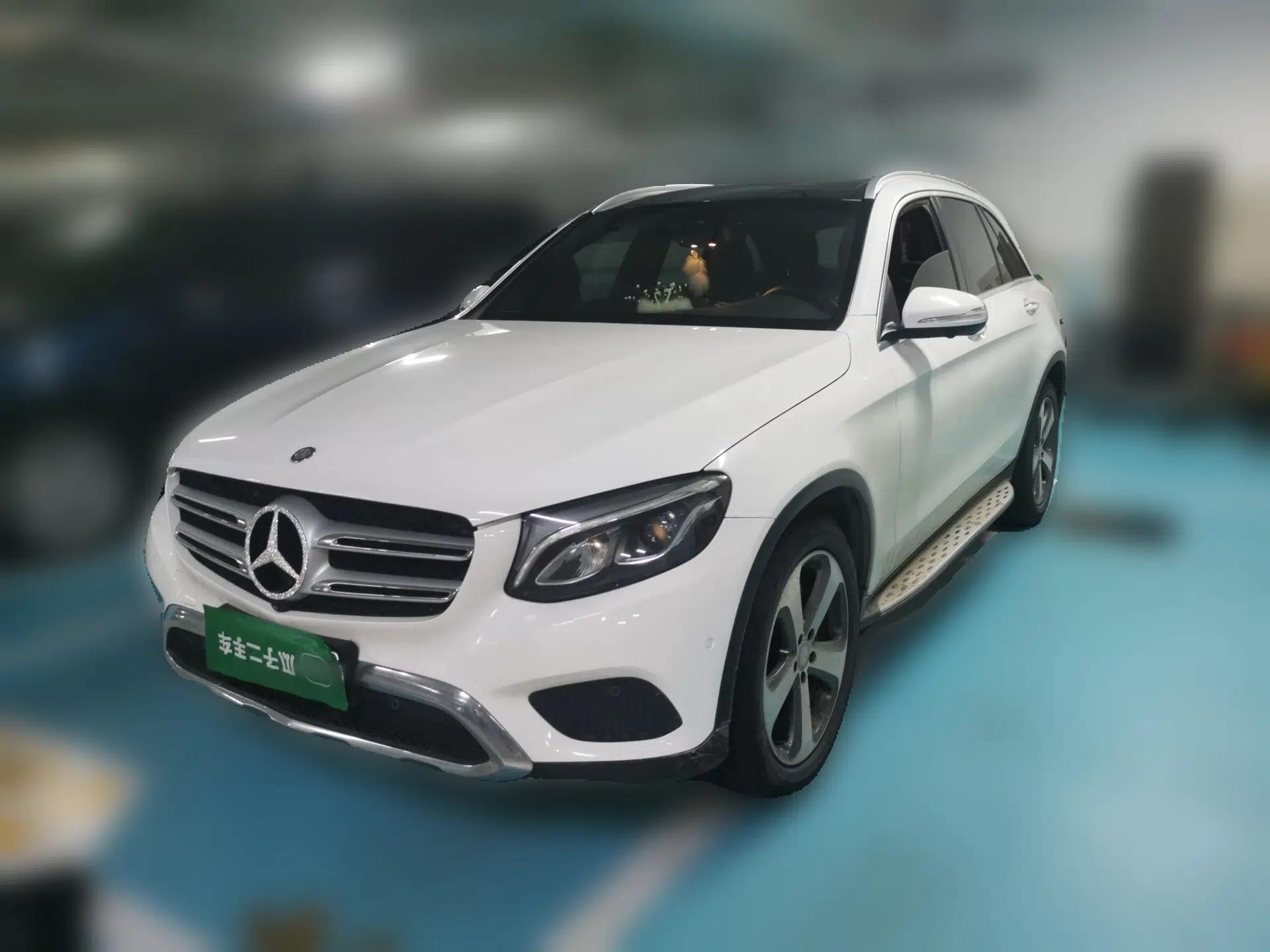 Mercedes-Benz GLC 2016 GLC 260 4MATIC Luxury Model — миниатюра 1