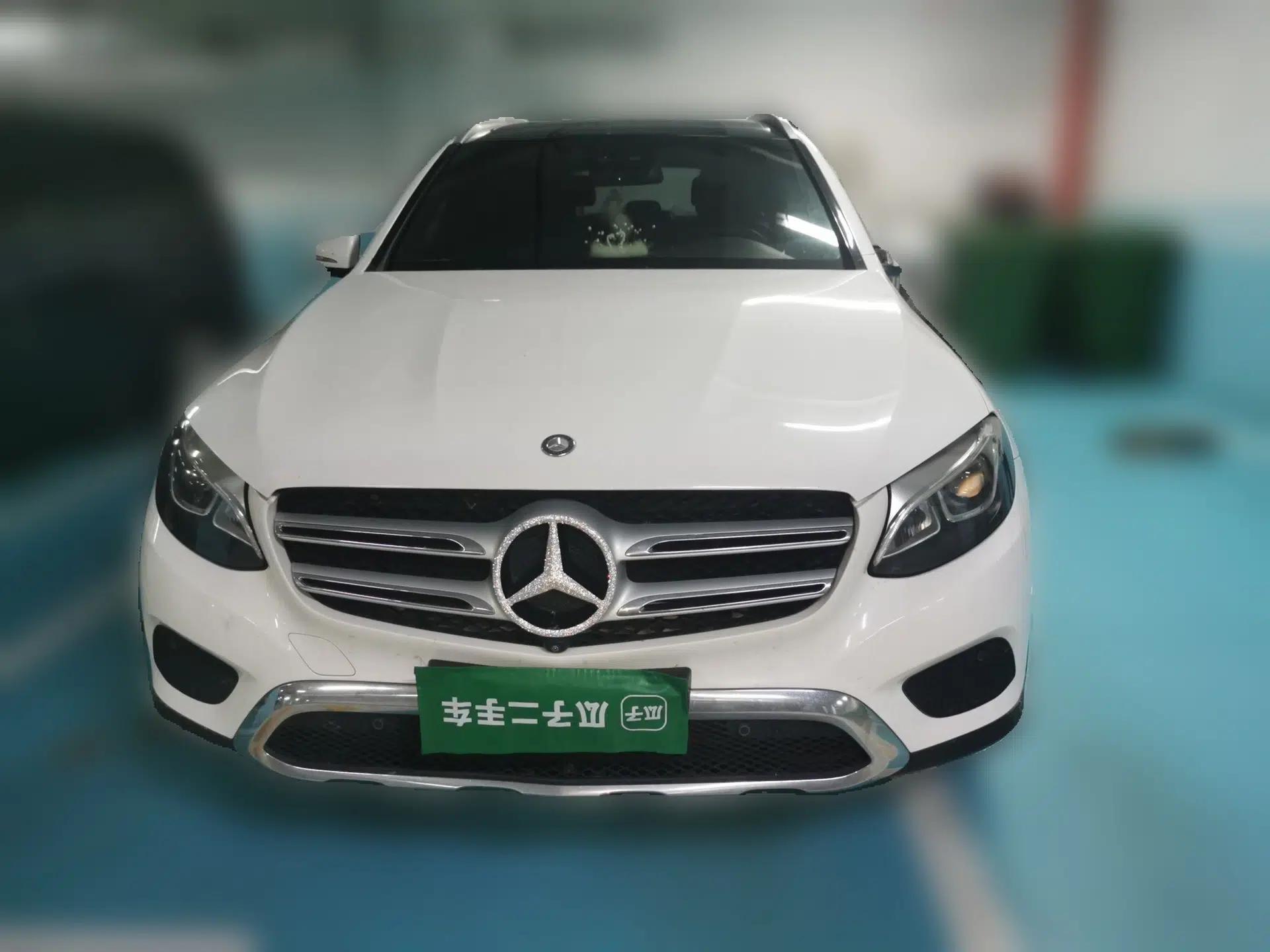 Mercedes-Benz GLC 2016 GLC 260 4MATIC Luxury Model — миниатюра 2