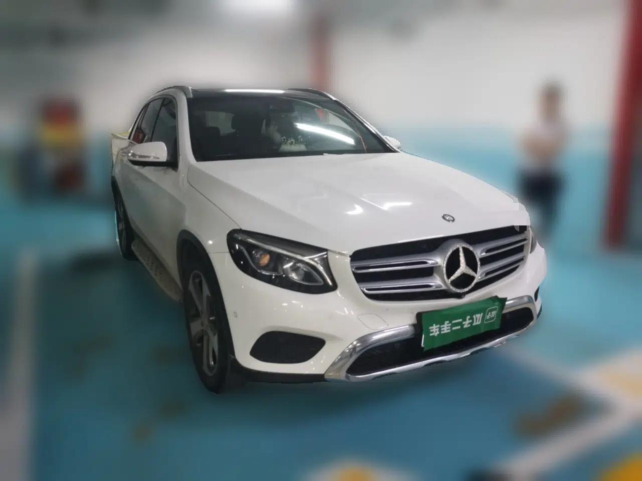 Mercedes-Benz GLC 2016 GLC 260 4MATIC Luxury Model — миниатюра 3