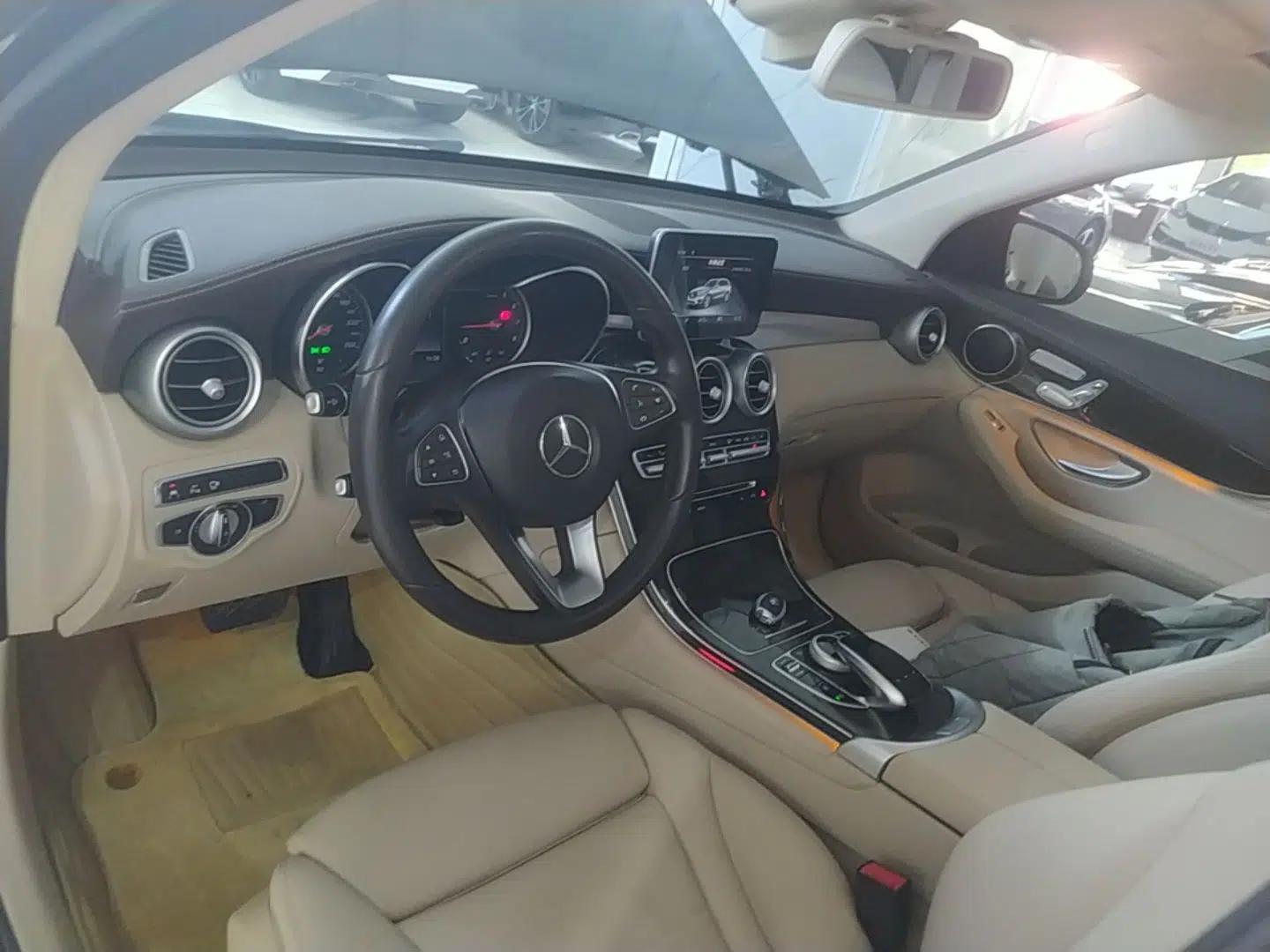 Mercedes-Benz GLC 2019 GLC 260 L 4MATIC Luxury Model — миниатюра 17