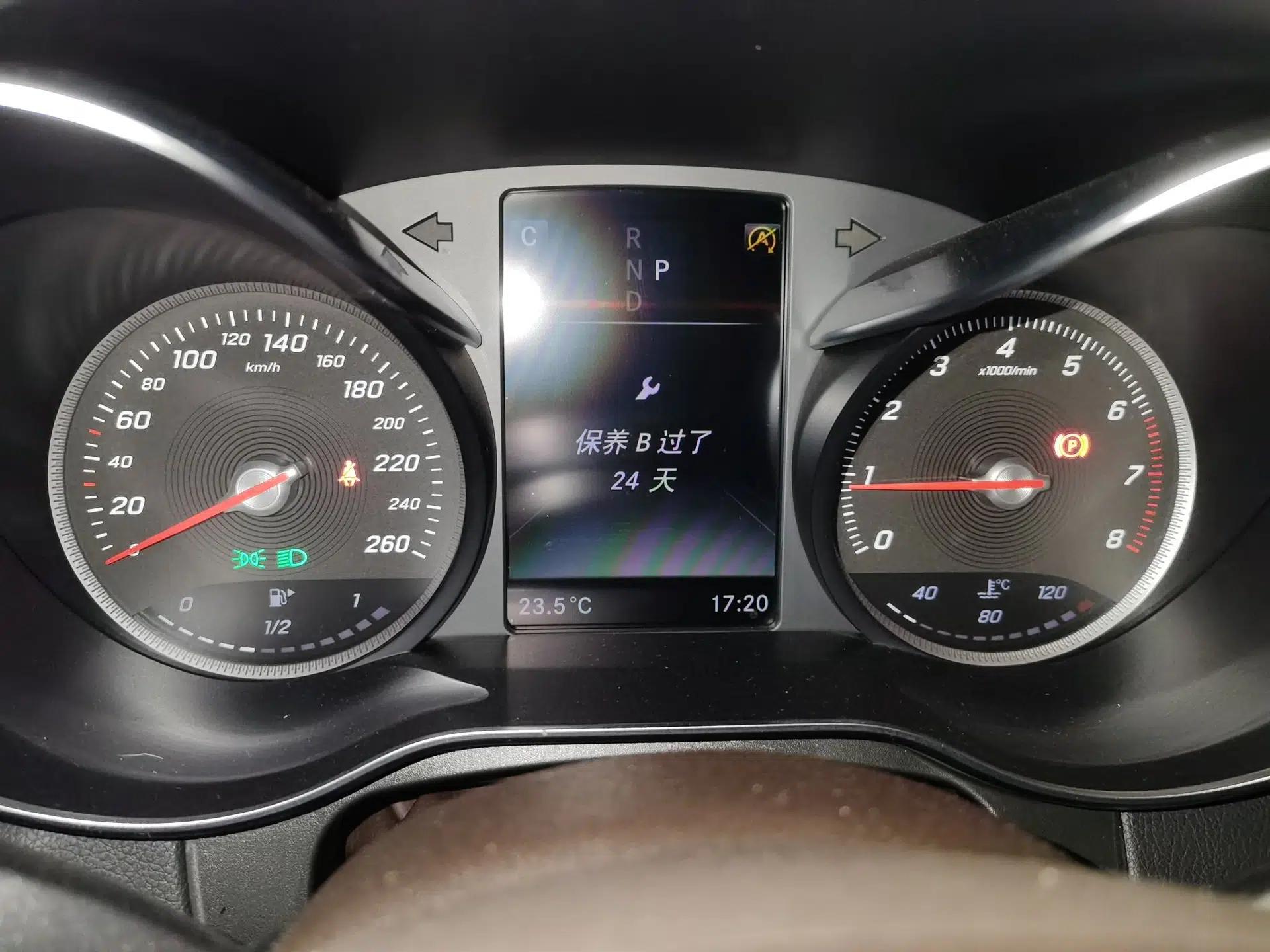Mercedes-Benz GLC 2017 GLC 260 4MATIC Luxury Model — миниатюра 11