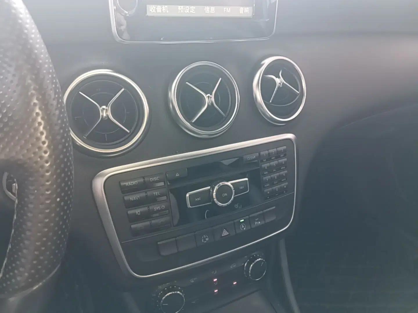 Mercedes-Benz A-Class 2015 A 200 Fashion Model — миниатюра 20