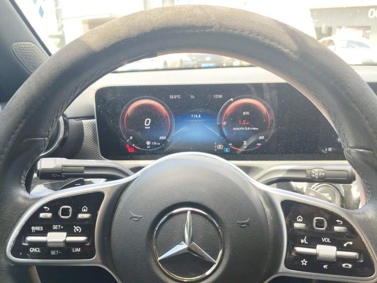 Mercedes-Benz A-Class 2020 Second Facelift A 180 L Sport Sedan — миниатюра 8