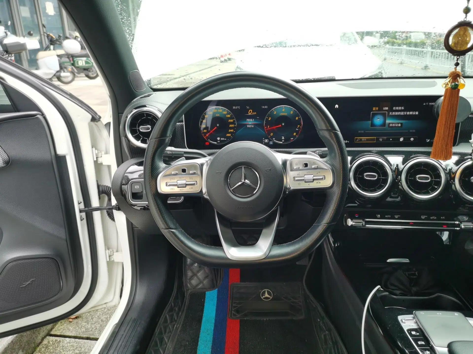 Mercedes-Benz A-Class 2019 A 200 L Sport Sedan — миниатюра 10