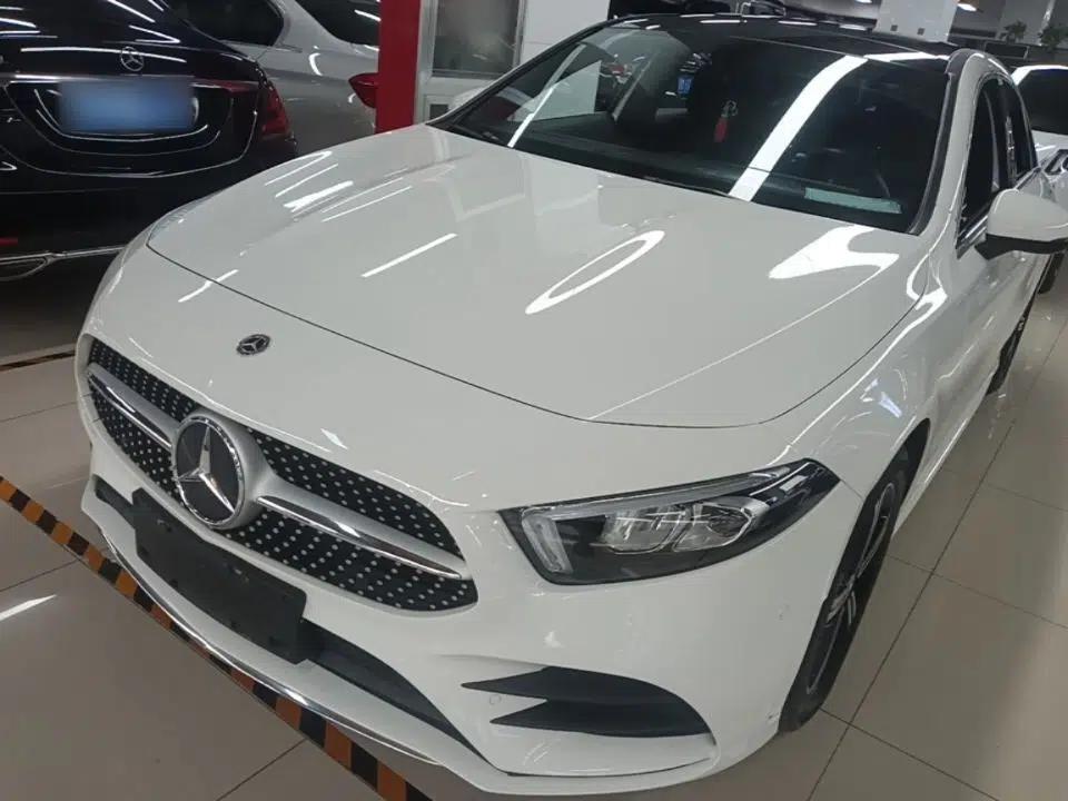 Mercedes-Benz A-Class 2022 Second Facelift A 200 L Sport Sedan Fashion Version — миниатюра 1