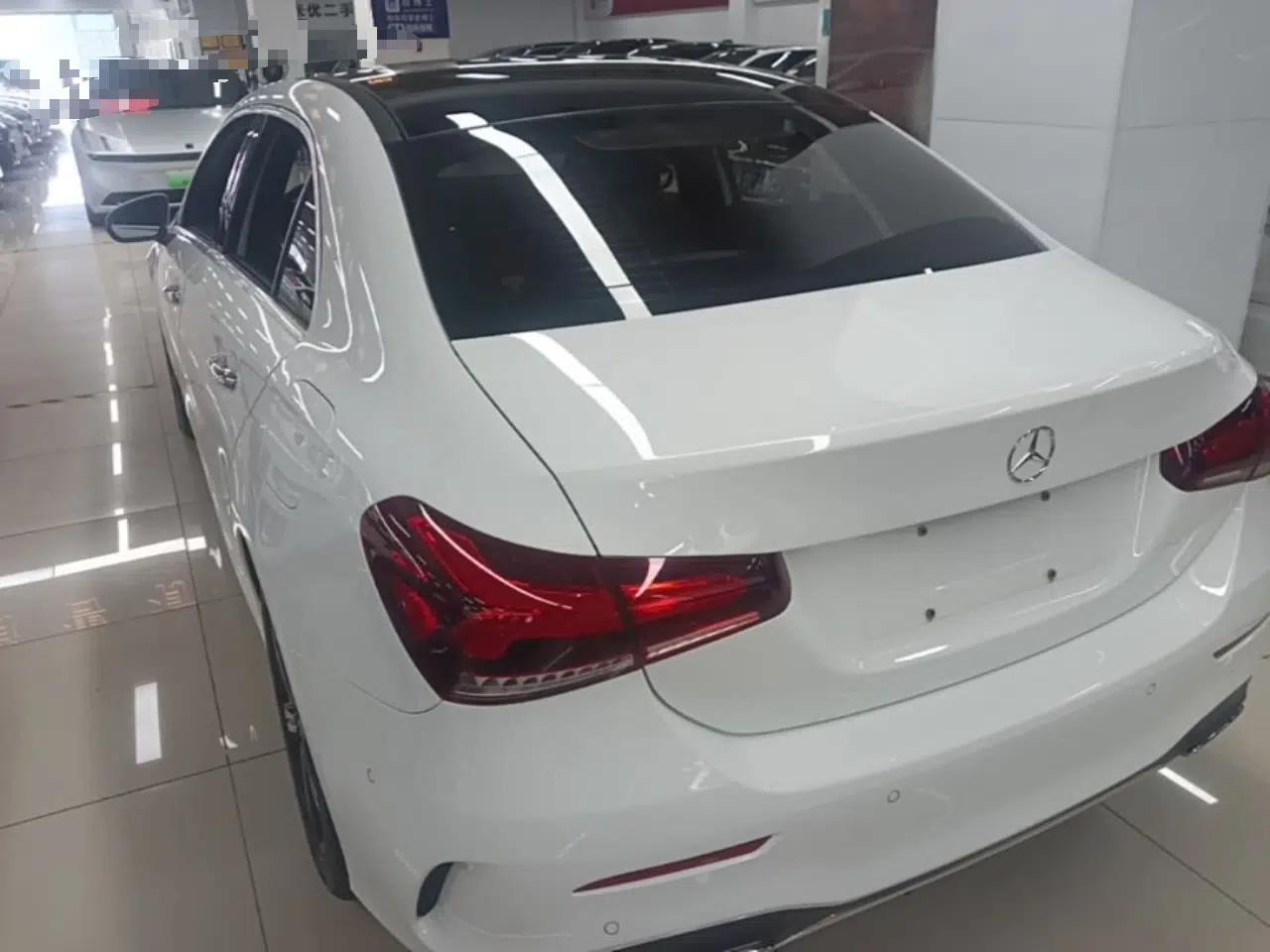 Mercedes-Benz A-Class 2022 Second Facelift A 200 L Sport Sedan Fashion Version — миниатюра 4