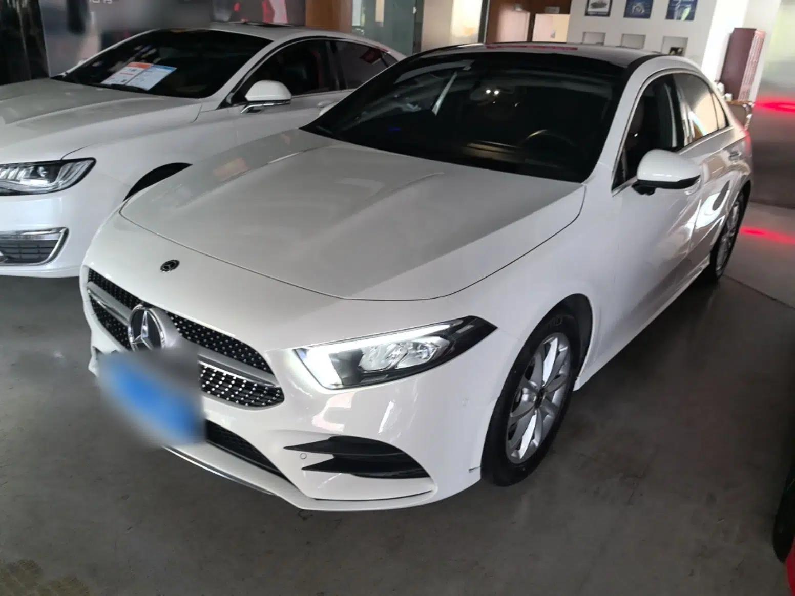 Mercedes-Benz A-Class 2020 Restyled A 200 L Sport Sedan Fashion Version — миниатюра 1