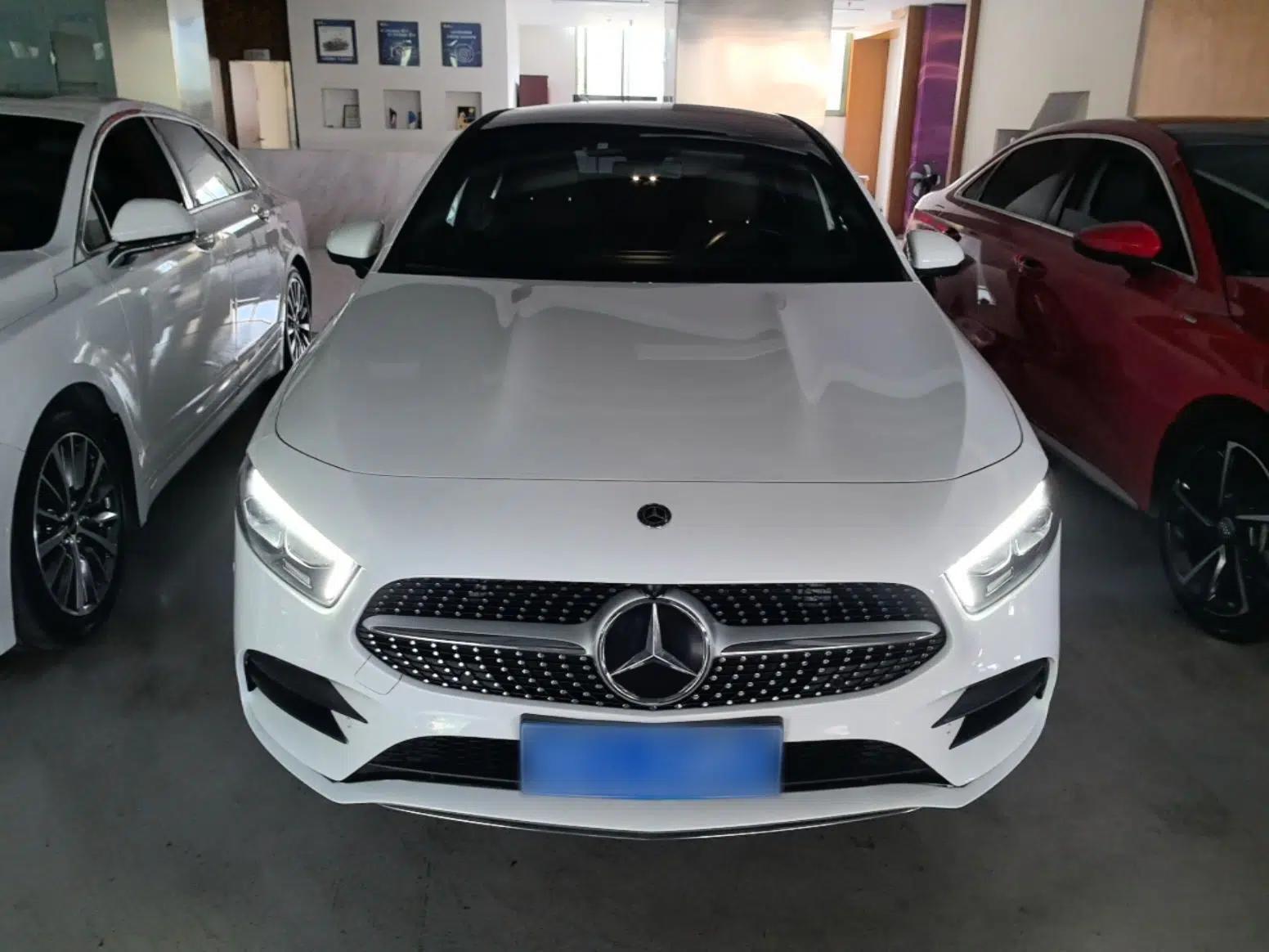 Mercedes-Benz A-Class 2020 Restyled A 200 L Sport Sedan Fashion Version — миниатюра 2