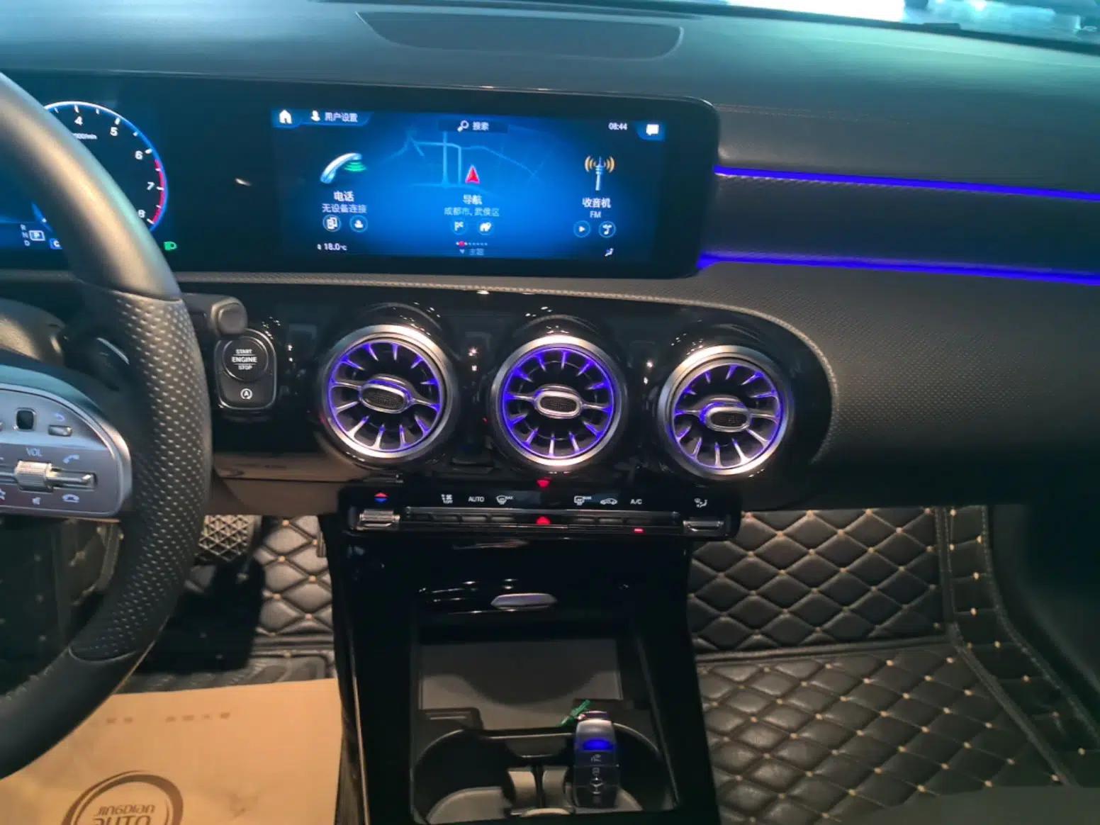 Mercedes-Benz A-Class 2020 Restyled A 200 L Sport Sedan Fashion Version — миниатюра 15