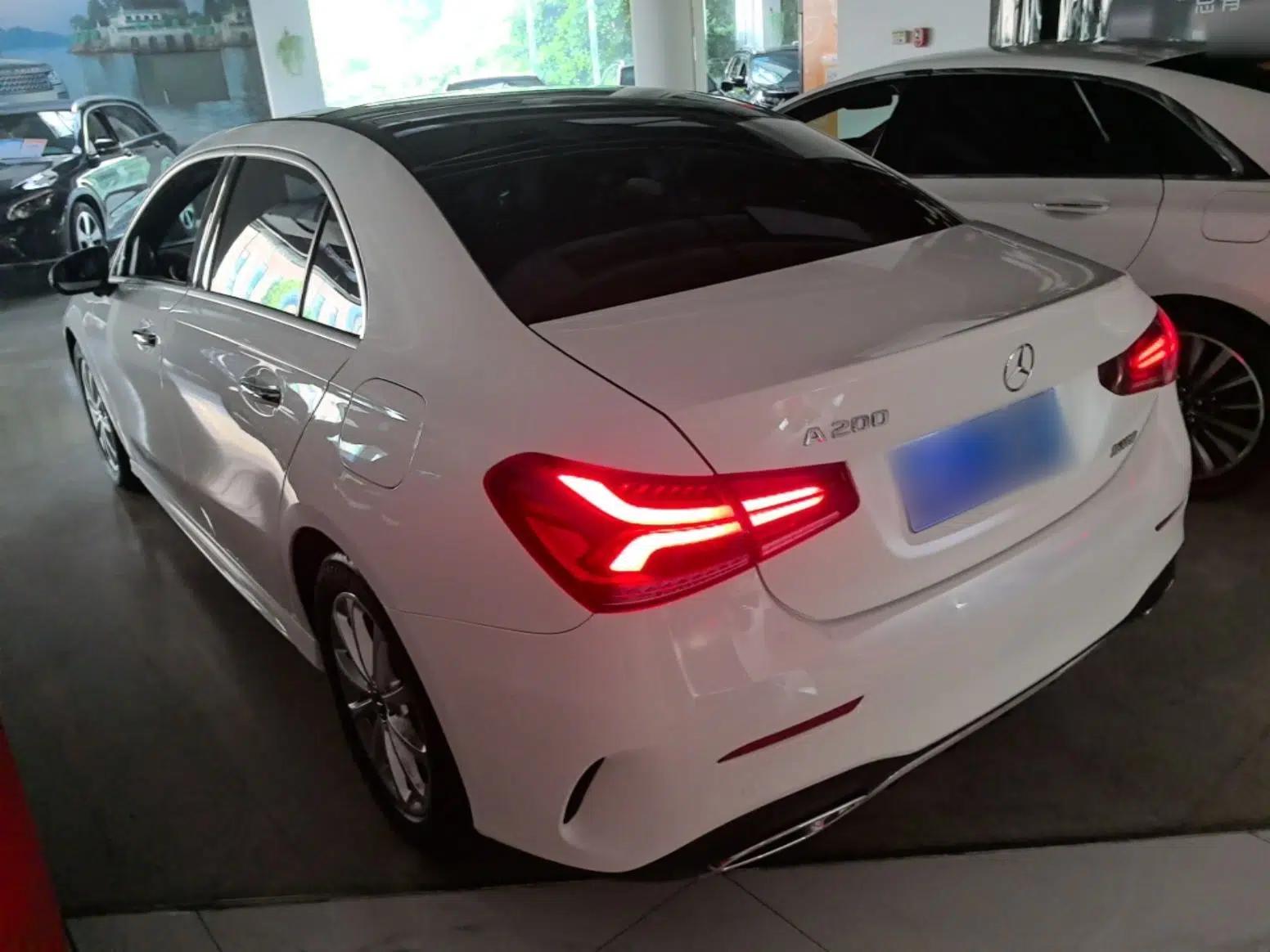 Mercedes-Benz A-Class 2020 Restyled A 200 L Sport Sedan Fashion Version — миниатюра 4