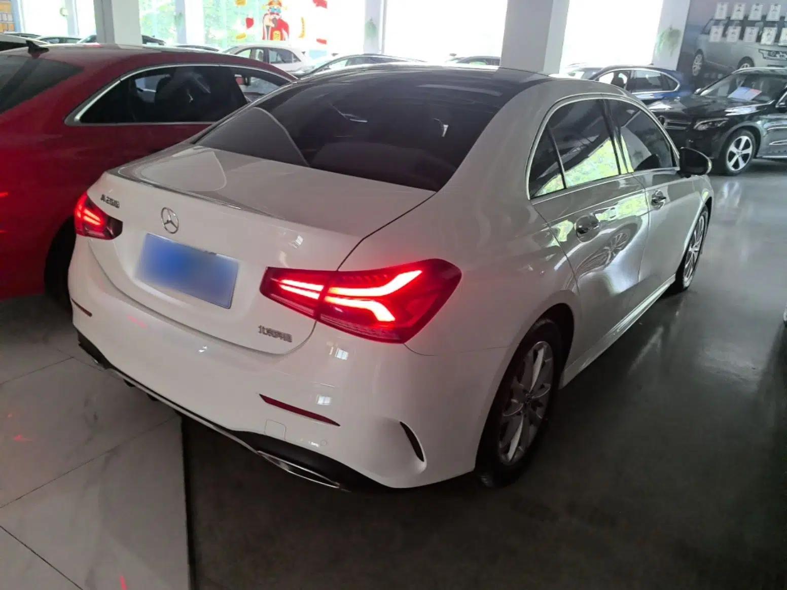 Mercedes-Benz A-Class 2020 Restyled A 200 L Sport Sedan Fashion Version — миниатюра 6