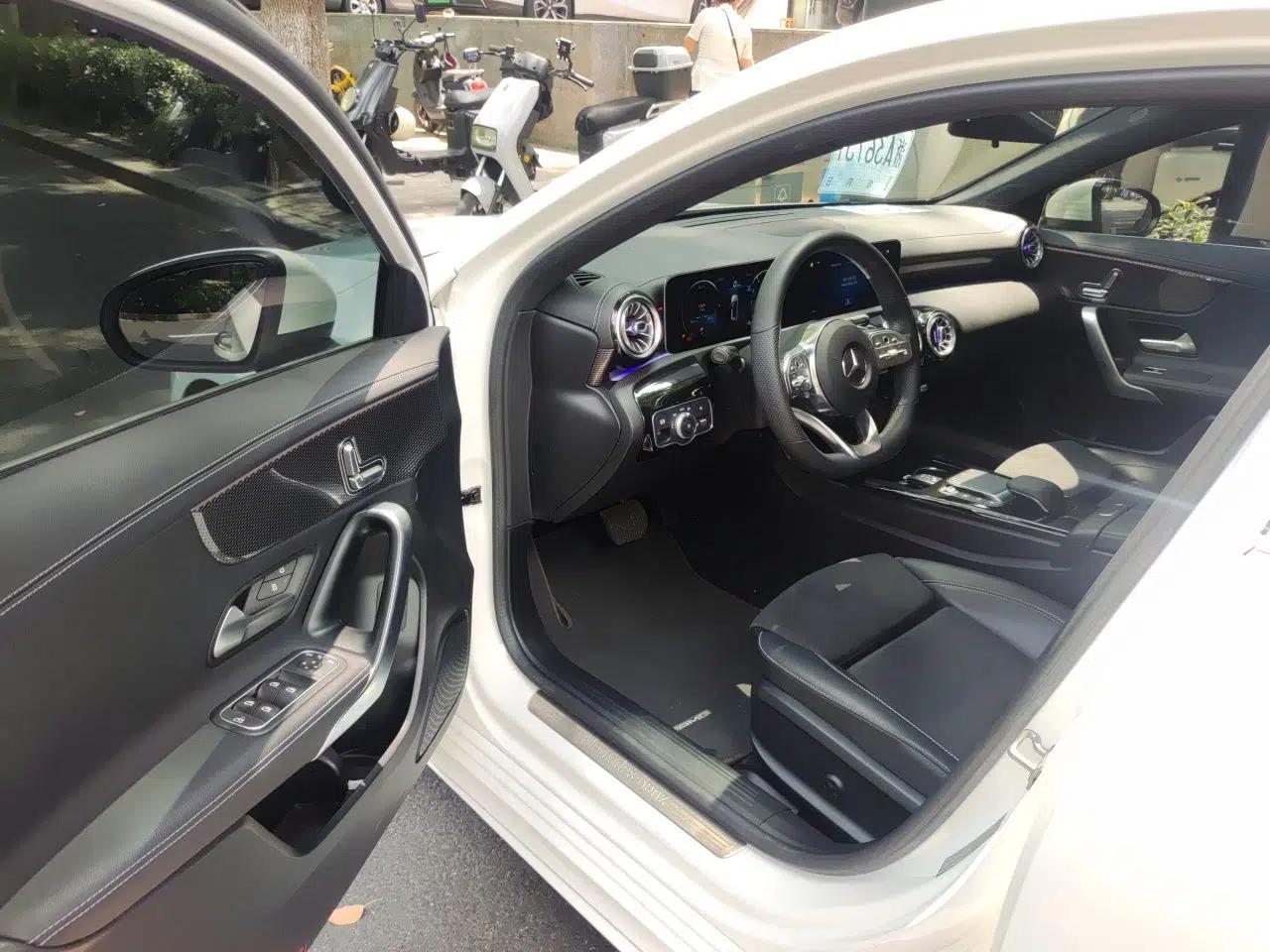 Mercedes-Benz A-Class 2020 A 200 L Sport Sedan — миниатюра 16