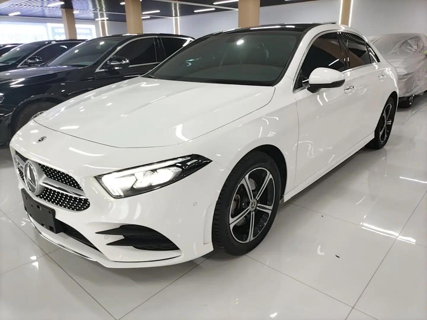 Mercedes-Benz A-Class 2022 Second Facelift A 200 L Sport Sedan Fashion Version — миниатюра 1
