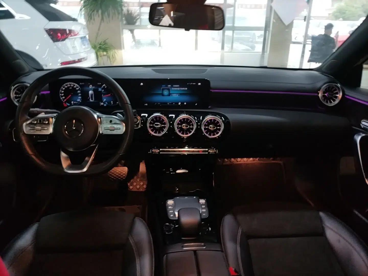 Mercedes-Benz A-Class 2022 Second Facelift A 200 L Sport Sedan Fashion Version — миниатюра 12
