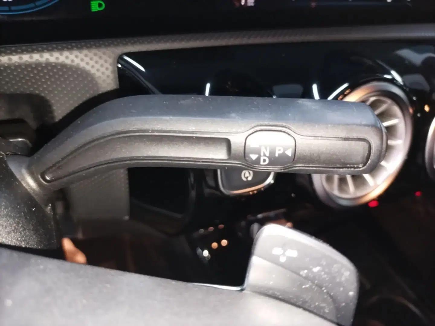 Mercedes-Benz A-Class 2022 Second Facelift A 200 L Sport Sedan Fashion Version — миниатюра 16