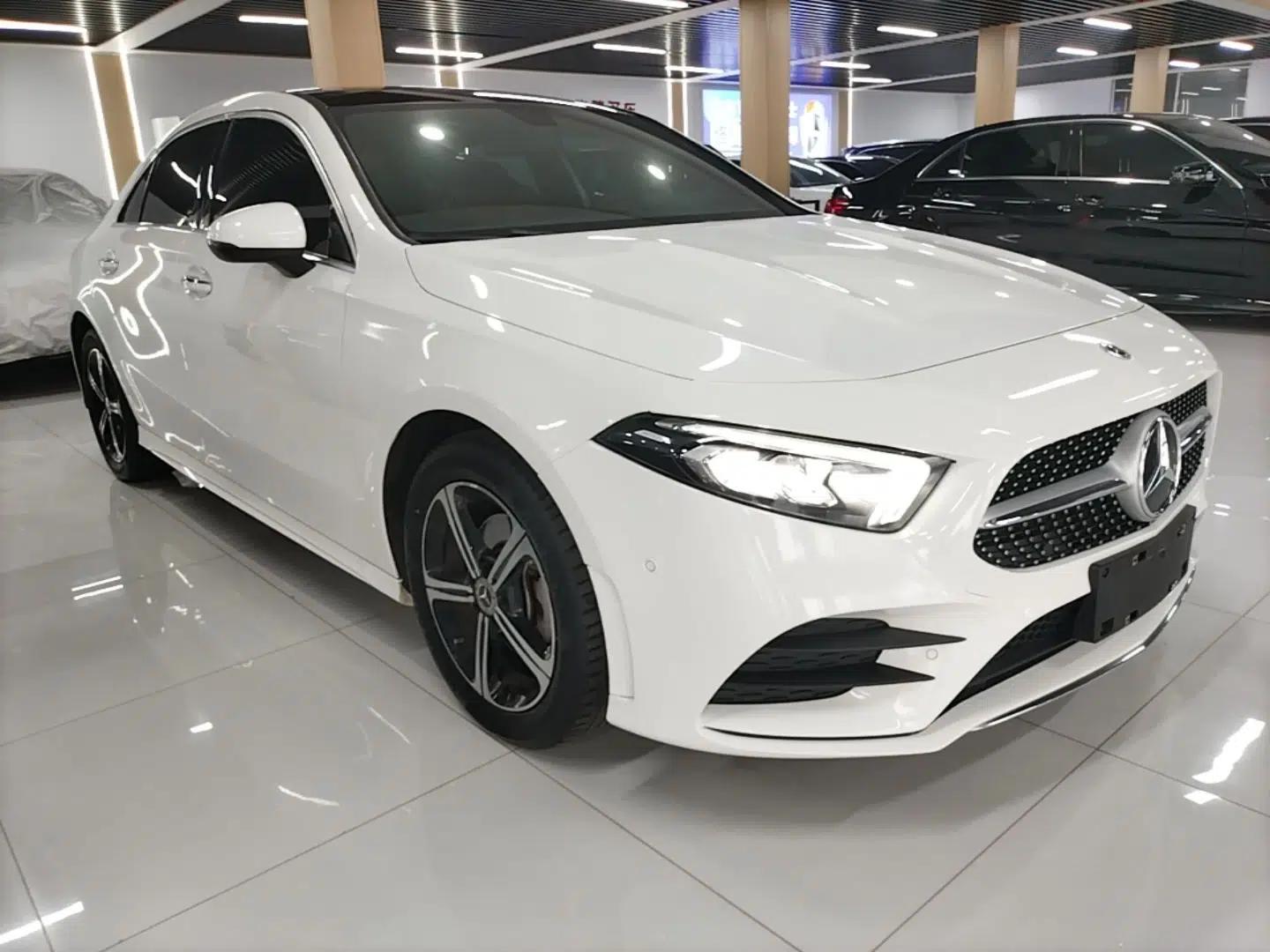 Mercedes-Benz A-Class 2022 Second Facelift A 200 L Sport Sedan Fashion Version — миниатюра 3