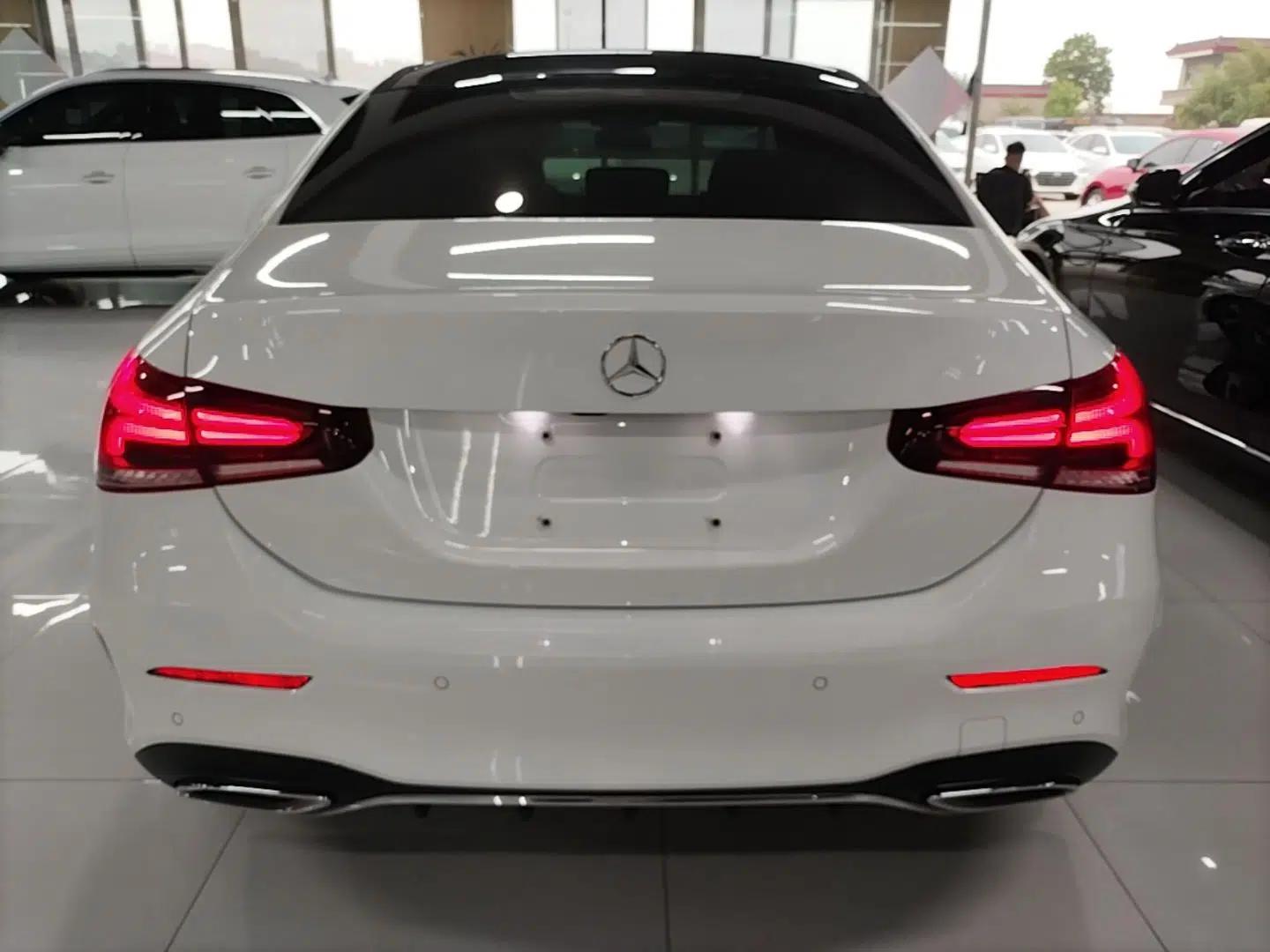 Mercedes-Benz A-Class 2022 Second Facelift A 200 L Sport Sedan Fashion Version — миниатюра 5