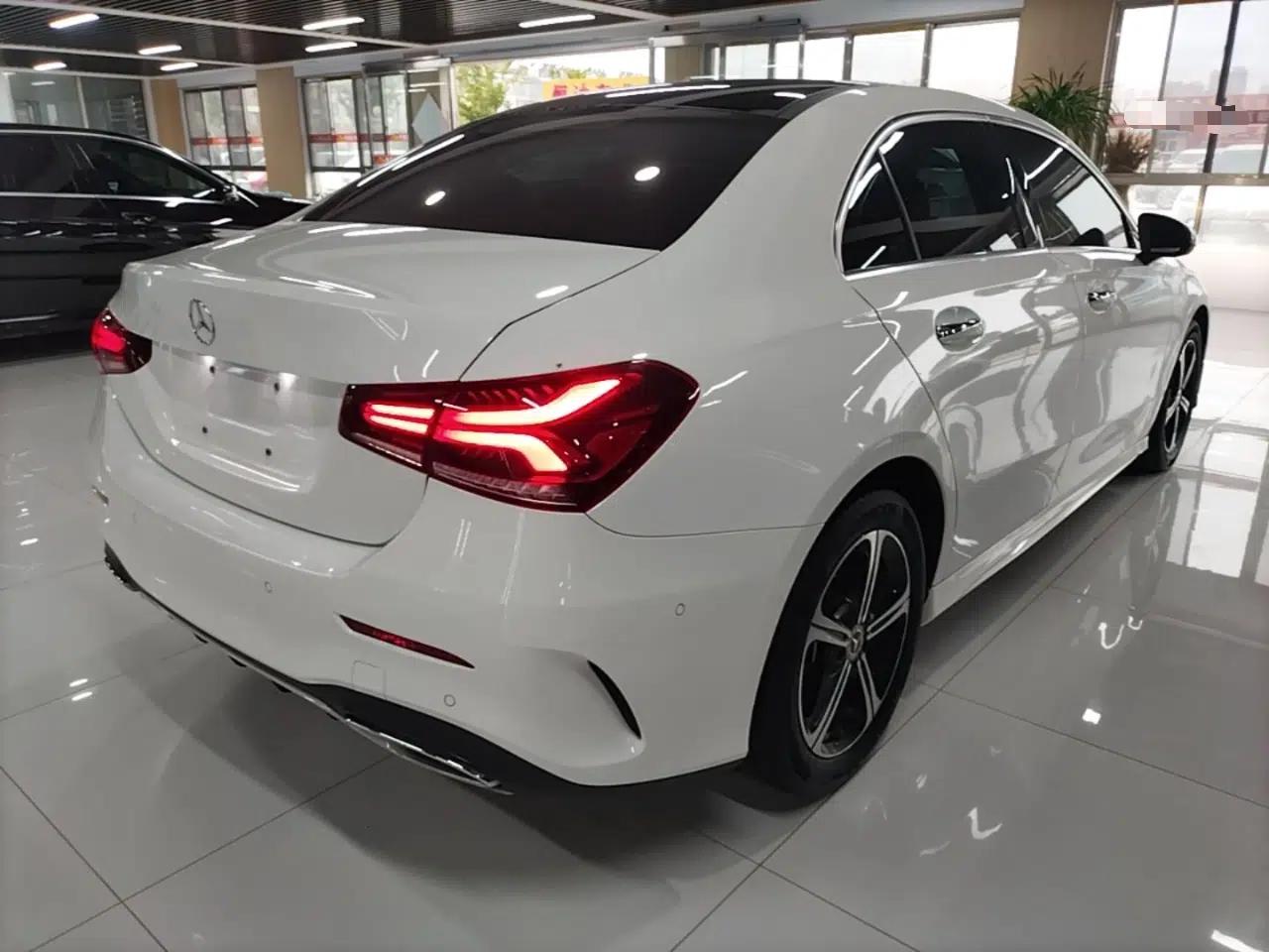 Mercedes-Benz A-Class 2022 Second Facelift A 200 L Sport Sedan Fashion Version — миниатюра 6
