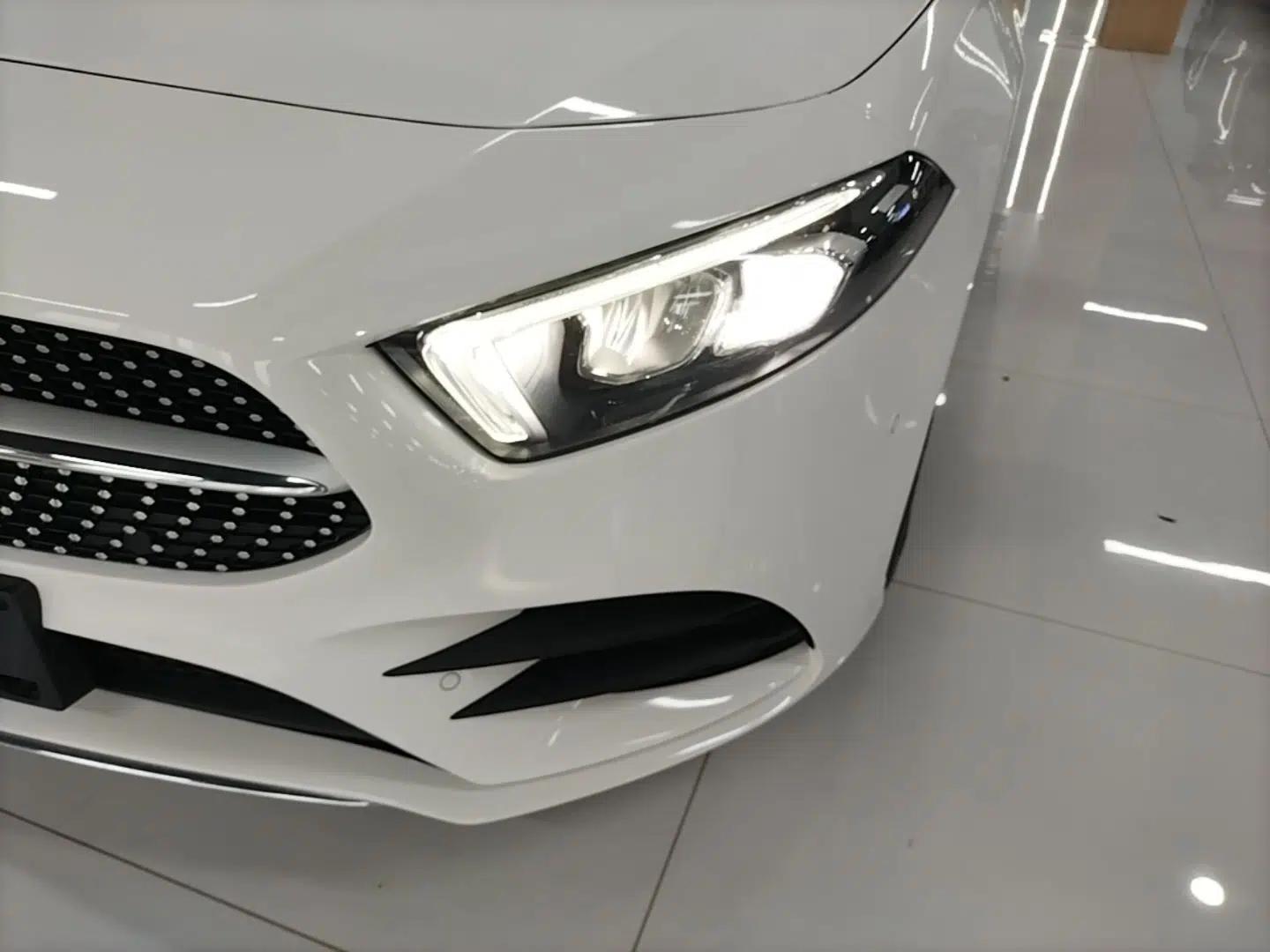 Mercedes-Benz A-Class 2022 Second Facelift A 200 L Sport Sedan Fashion Version — миниатюра 8