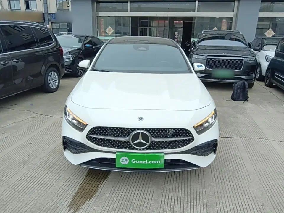 Mercedes-Benz A-Class 2024 Updated A 200 L Fashion Version — миниатюра 2
