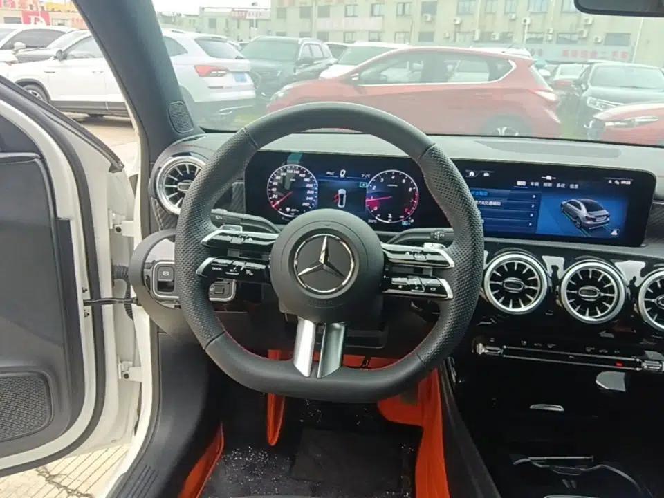 Mercedes-Benz A-Class 2024 Updated A 200 L Fashion Version — миниатюра 13