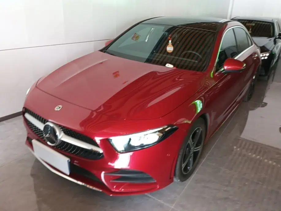 Mercedes-Benz A-Class 2022 Revised Version A 200 L Sport Sedan Fashionable Style — миниатюра 1