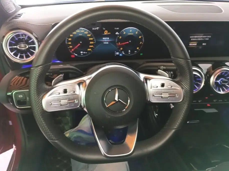 Mercedes-Benz A-Class 2022 Revised Version A 200 L Sport Sedan Fashionable Style — миниатюра 13
