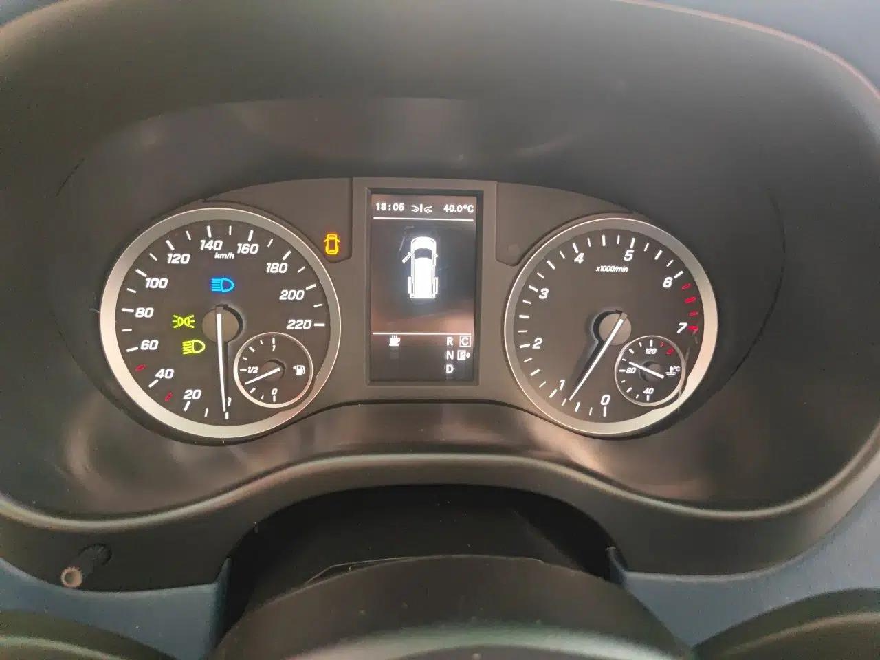 Mercedes-Benz Vito 2021 2.0T Business Version 7 Seats — миниатюра 11