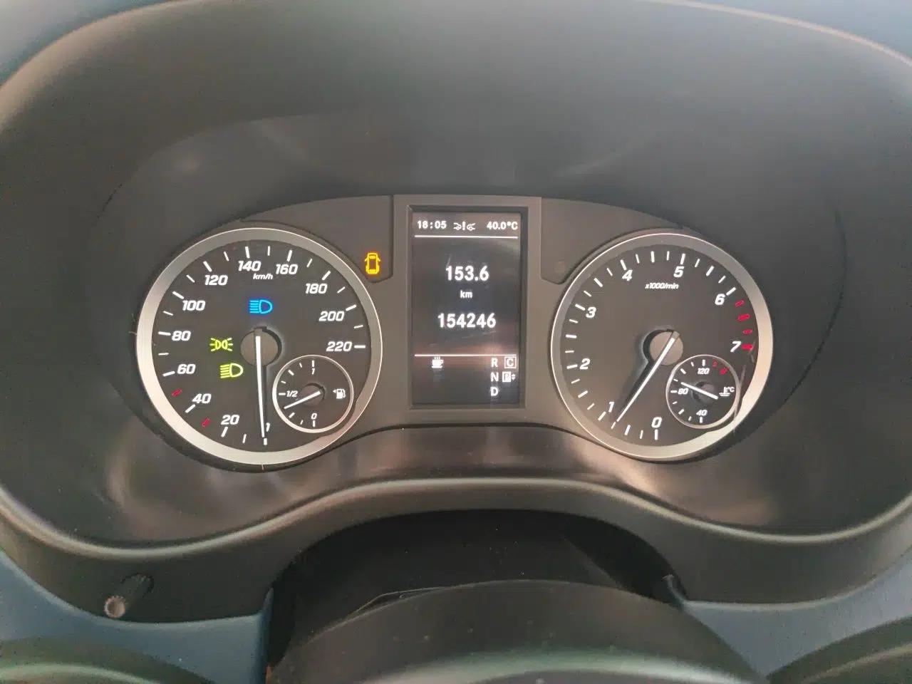 Mercedes-Benz Vito 2021 2.0T Business Version 7 Seats — миниатюра 12