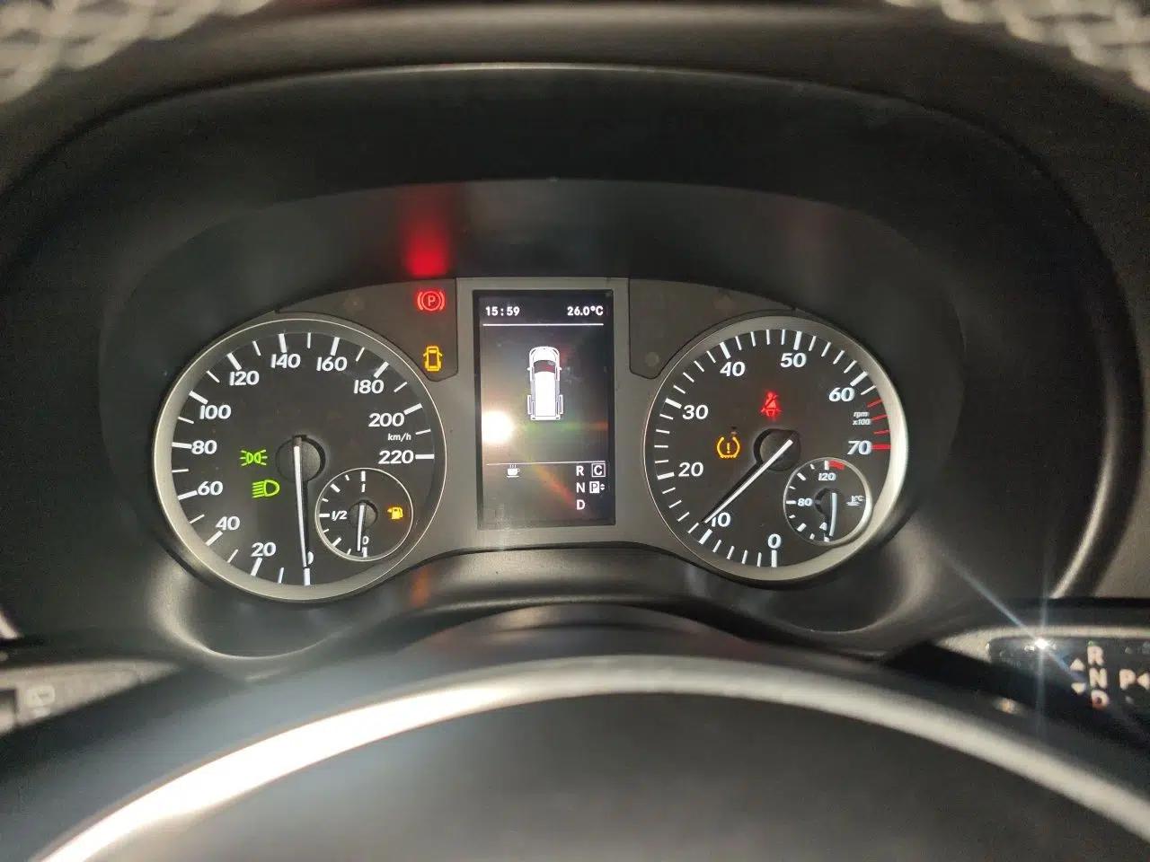 Mercedes-Benz Vito 2018 2.0T Business Version China VI Emission Standard — миниатюра 11
